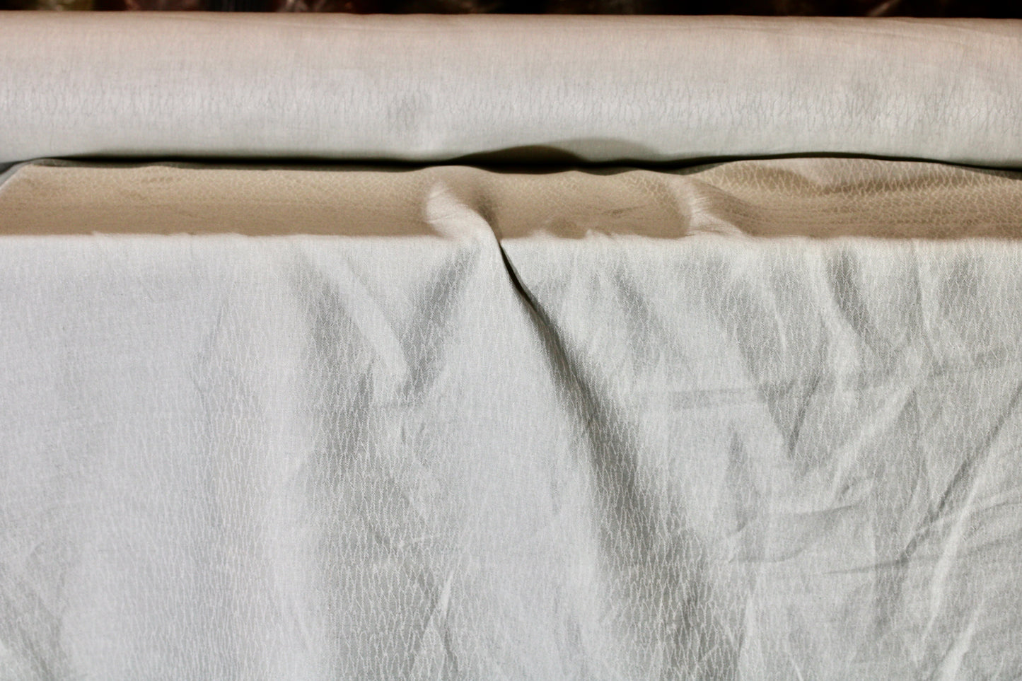 UPHOLSTERY DRAPERY FABRIC GRAY OVER SILVER VEINS DESIGN 60" WIDE BY THE YARD