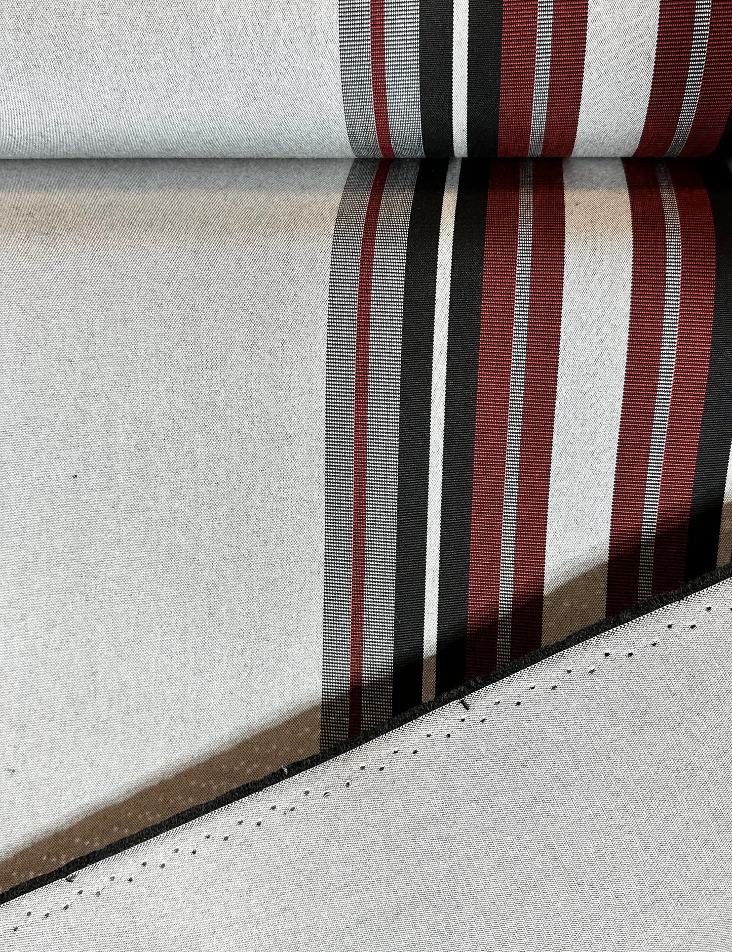 SUNBRELLA SHADE FABRIC WATERPROOF BURGUNDY BLACK WHITE 4798 47" WIDE BY THE YARD