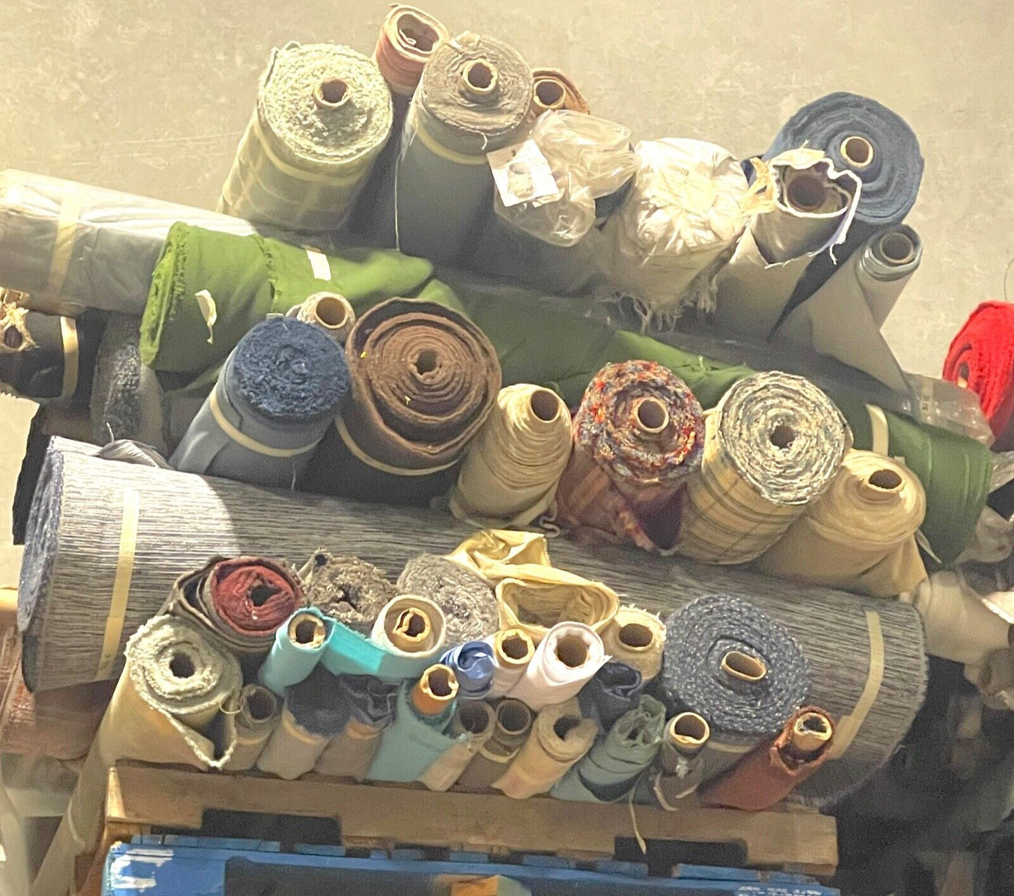 500 YARDS WHOLESALE LOT ASSORTED UPHOLSTERY FABRIC INDOOR & OUTDOOR USA MADE NEW